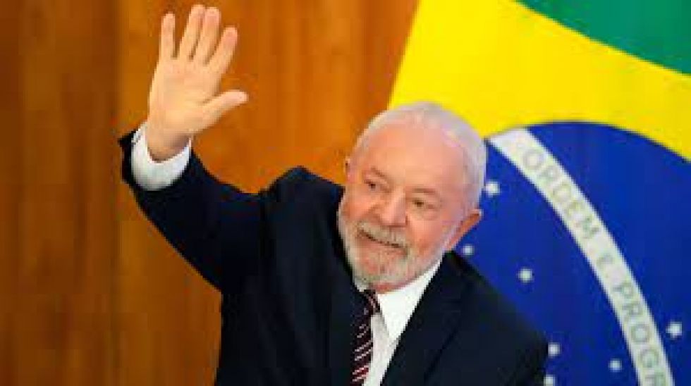 Lula llega a Emiratos Árabes Unidos (VIDEO)