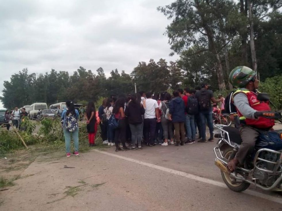 Anuncian bloqueo en la ruta Tarija-Santa Cruz de parte de postulantes a enfermería en Yacuiba