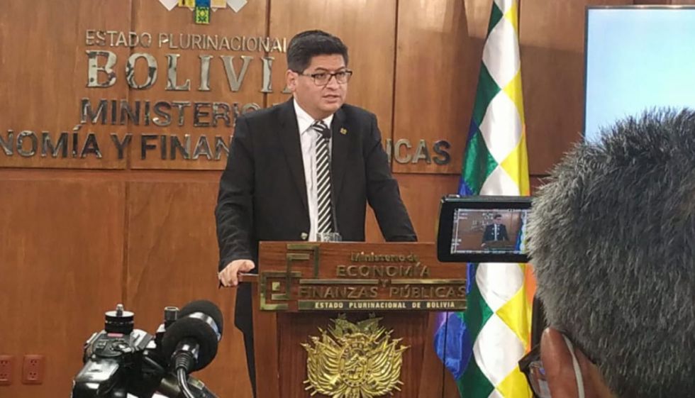 Ministro de Economía acusa a la ‘derecha’ y ‘grandes contrabandistas’ de mentir a gremiales