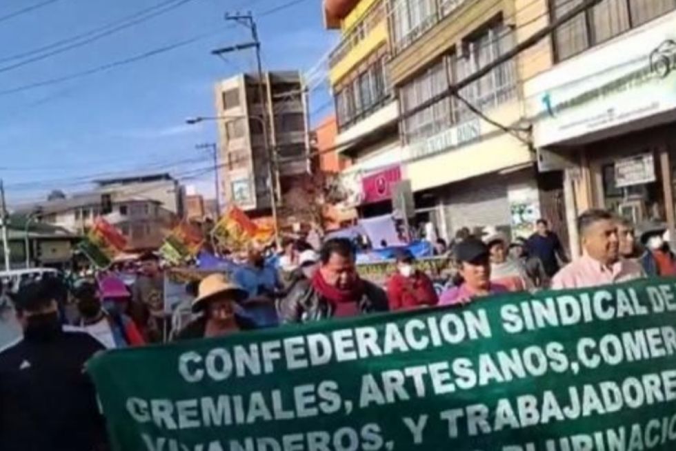 En diferentes regiones marchan en contra del ‘paquete’ de leyes que busca implementar el Gobierno