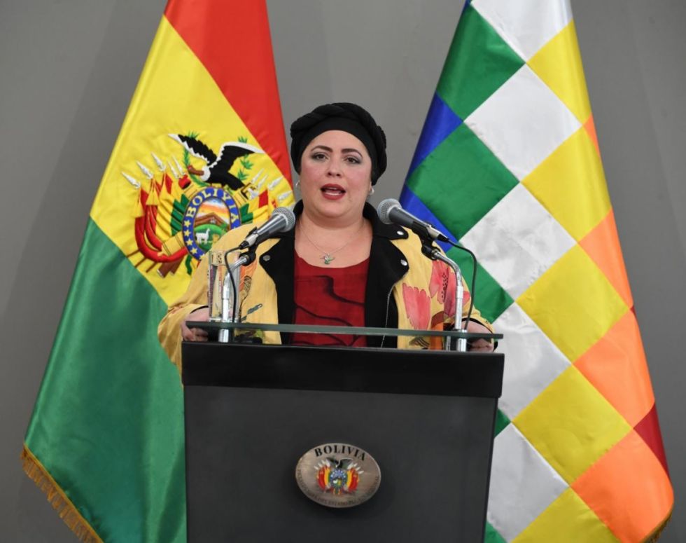 Ministra Prada niega existencia de créditos con Estados Unidos y la reposición de embajadores de ese país