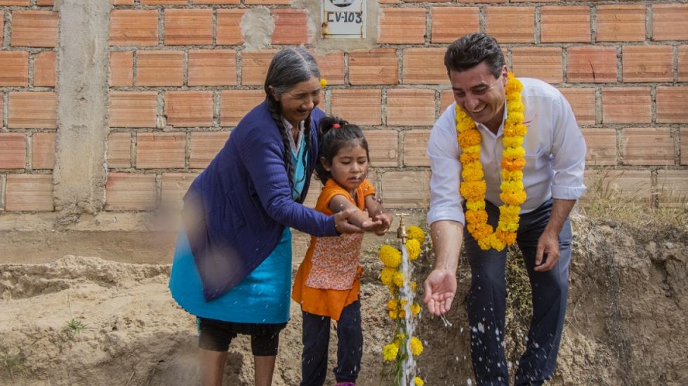 Alcaldía de Tarija entrega sistema de agua al barrio 4 de Marzo
