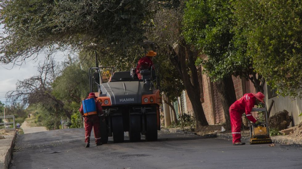 La Alcaldía asfalta la avenida Paicho en el Distrito 7 