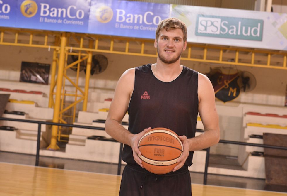 Milos Petkovic, el serbio que sumó a la práctica de la selección boliviana de baloncesto