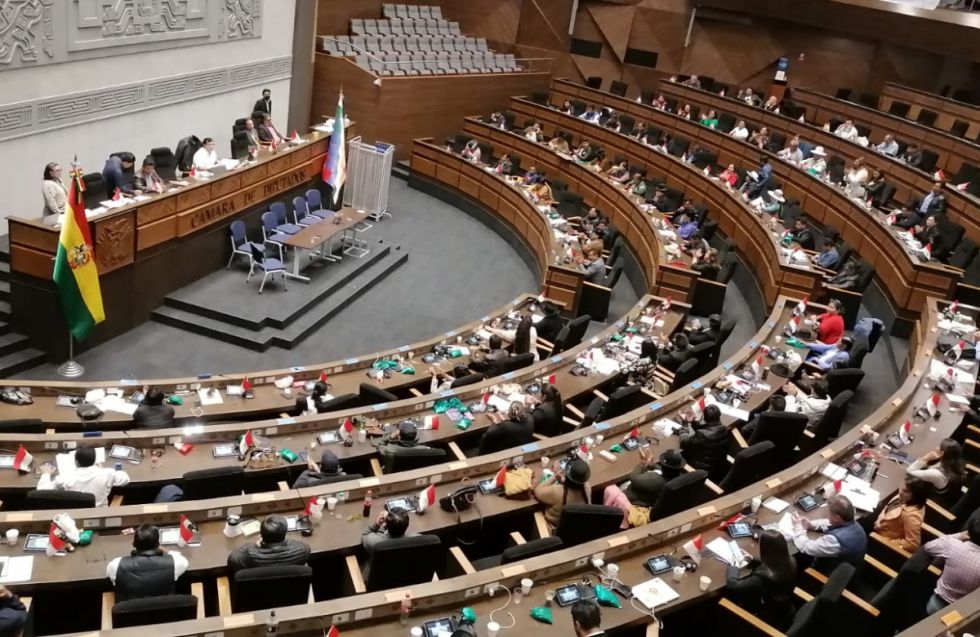 El MAS se une y aprueba en grande con 73 votos la ley del oro