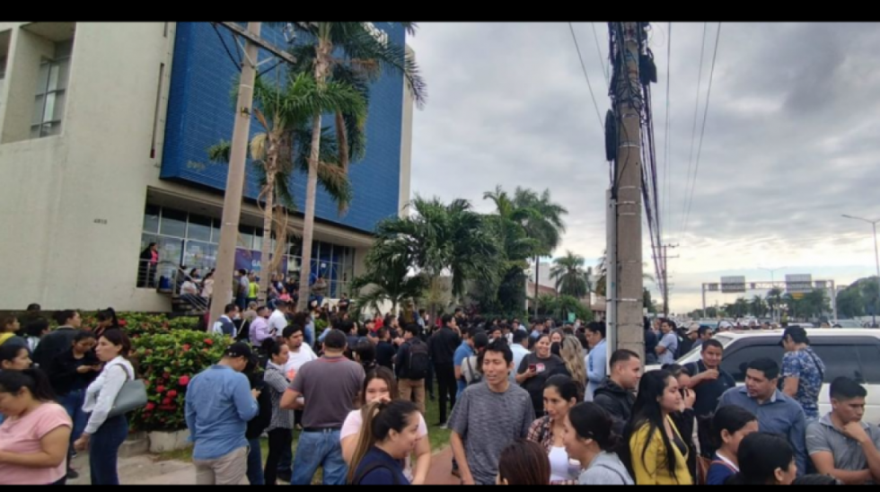 Alrededor de 5.500 trabajadores del Banco Fassil se organizan para esclarecer su situación