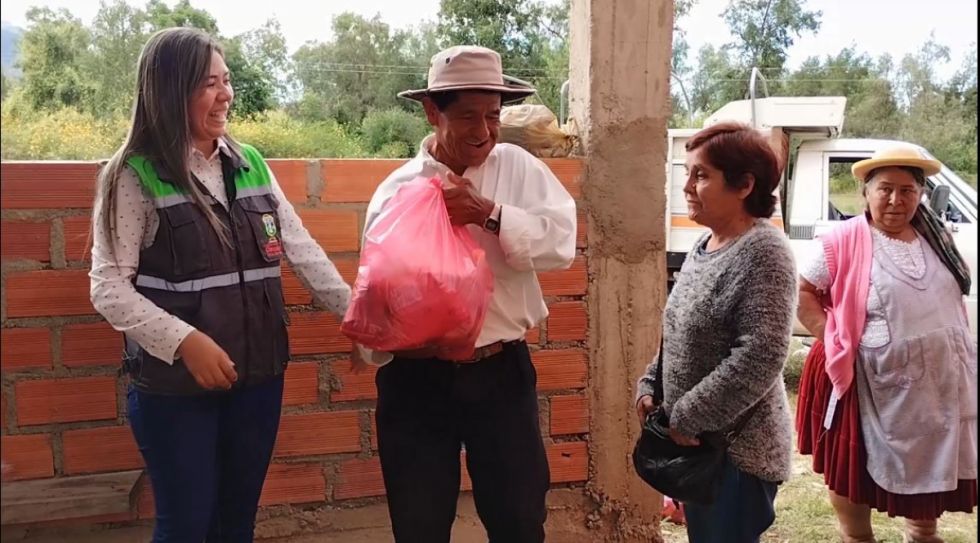 Adultos de 78 comunidades de Cercado-Tarija reciben su canasta alimentaria