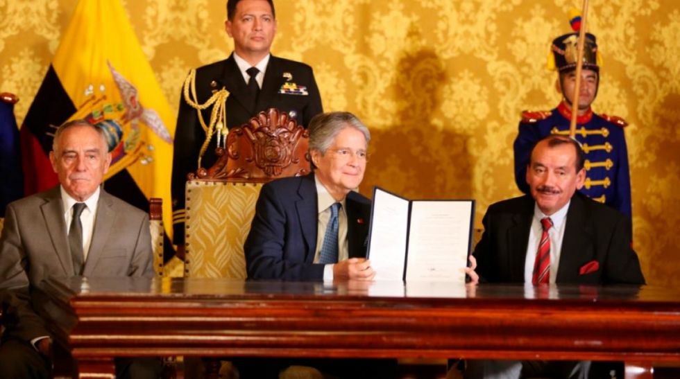 Ecuador: autorizan uso de armamento contra delincuencia