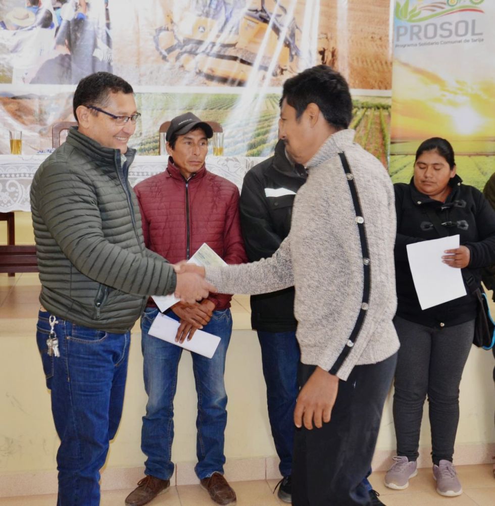 En Uriondo, Montes entrega cheques  del Prosol 2022