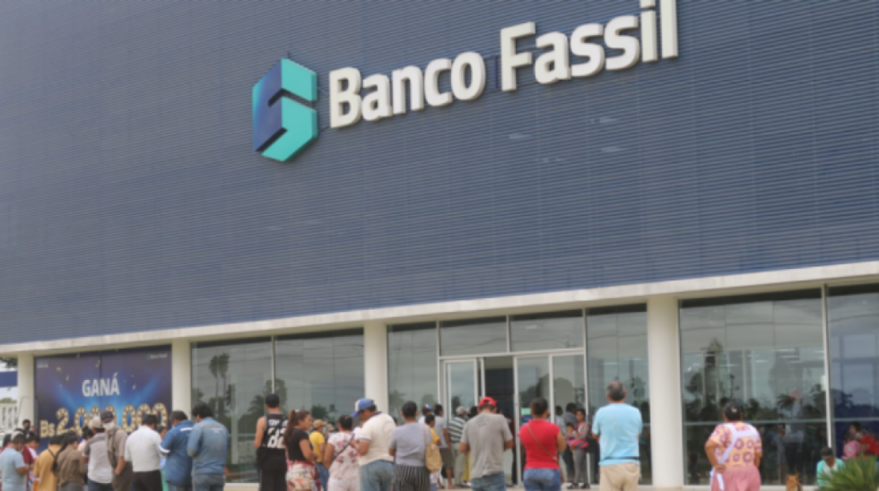 Critican silencio cómplice de la COB ante masivo despido laboral en el Banco Fassil