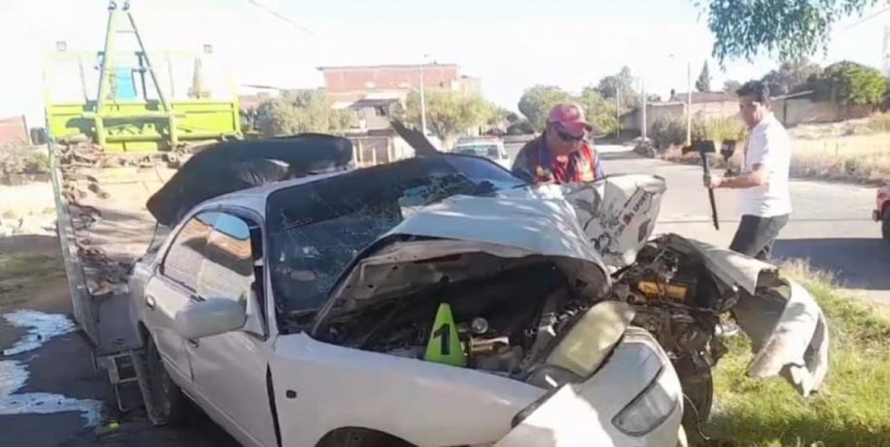 Hombre fallece al chocar su auto contra un árbol en el barrio Lourdes (Ver VIDEO)