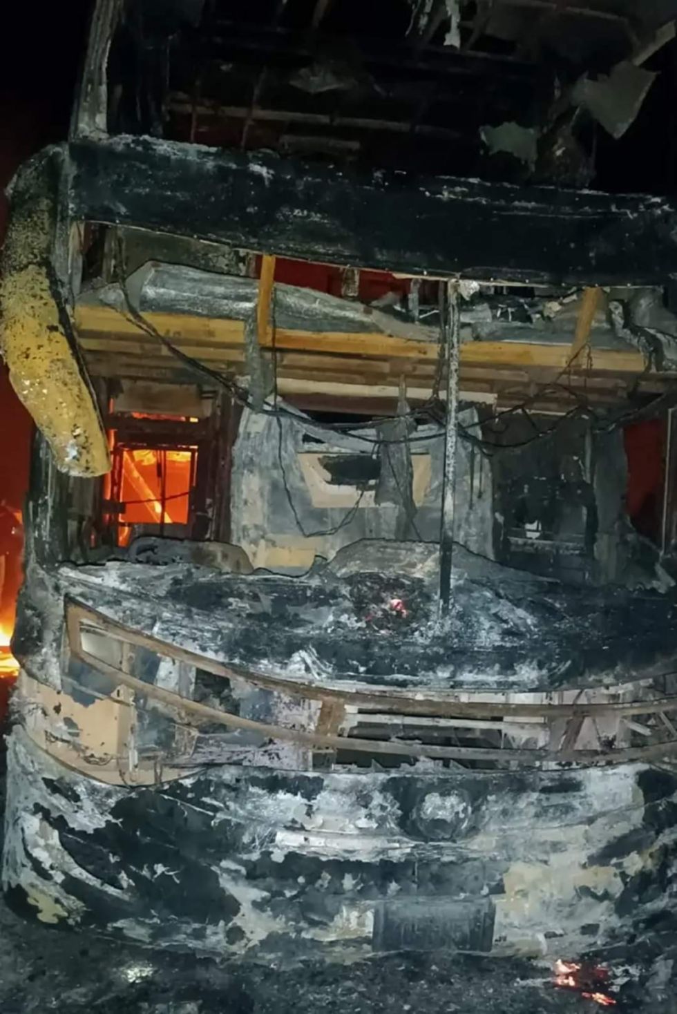 Tarija: Flota incendiada eludió control policial al ser de "relevo"