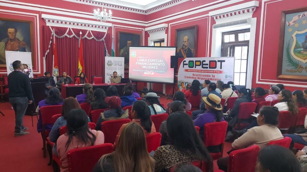 Gobernación socializa crédito para mujeres vulnerables en Tarija