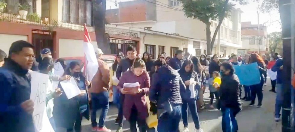 Trabajadores de Fassil marchan exigiendo sueldos adeudados y beneficios 