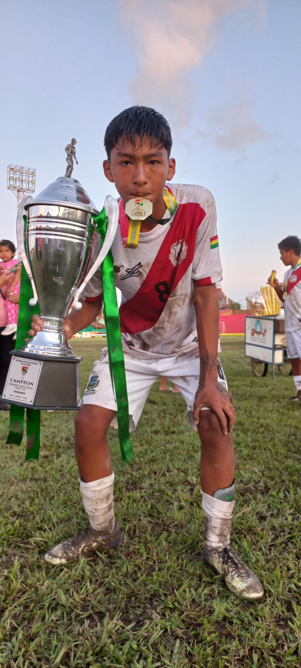  Alberto Zúñiga, defensor