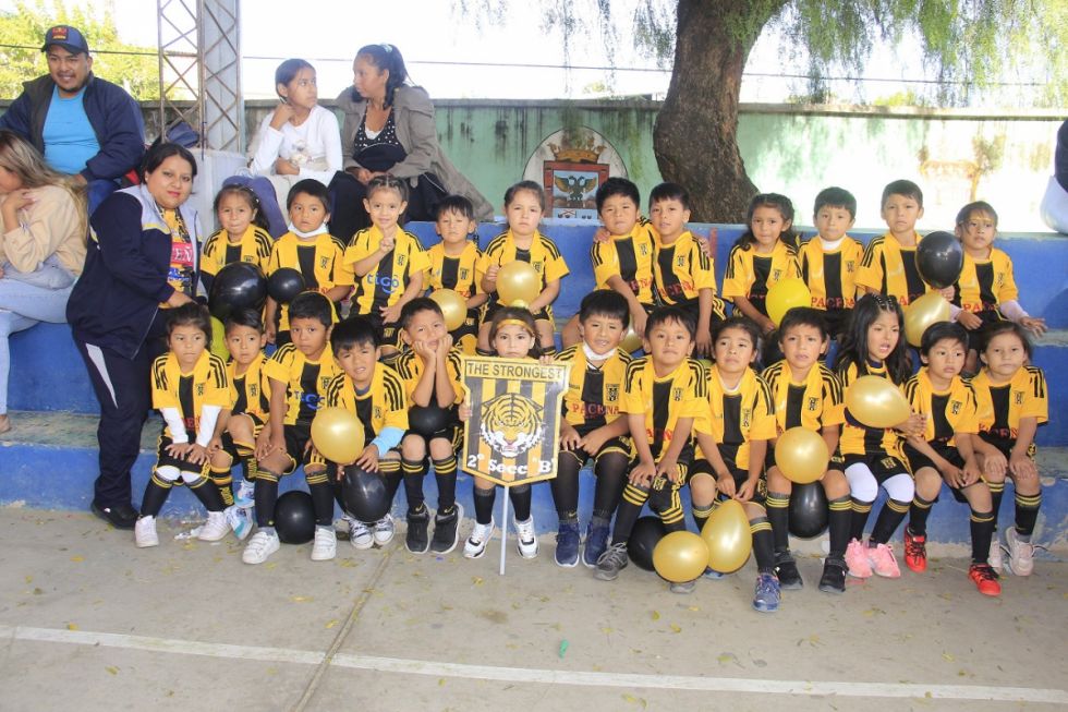 The Strongest de la segunda sección B de kínder con la profe Mayra