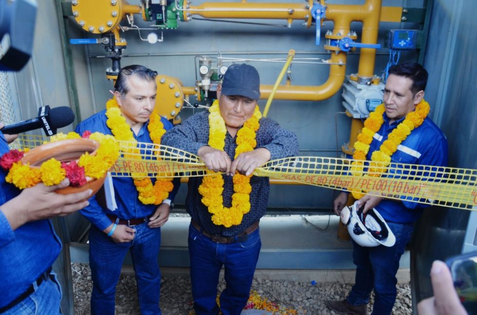 Emtagas inauguró redes de gas en Méndez y Cercado 