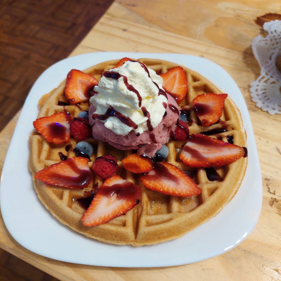 Deliciosos waffles con helado artesanal