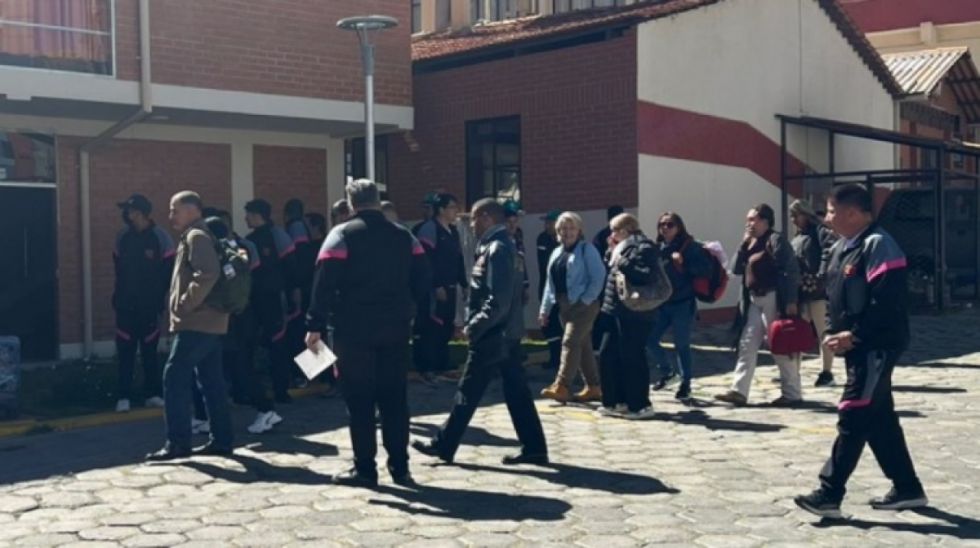 Gobierno justifica ingreso de militares venezolanos a Bolivia y legisladores piden informe