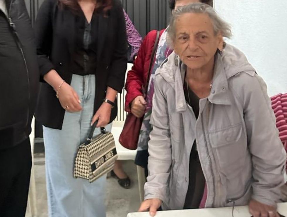 Vigilia de Amparo Carvajal suma apoyo y Vocero sugiere elecciones