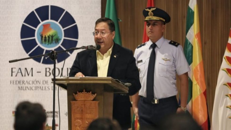 Arce dice que hay "intereses oscuros" que buscan convulsionar el país para afectar la economía