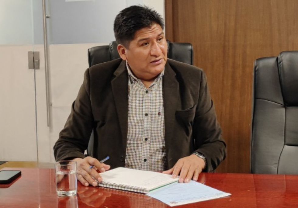 Diputado “arcista” retoma iniciativa de plantear una ley para anular renta vitalicia de expresidentes