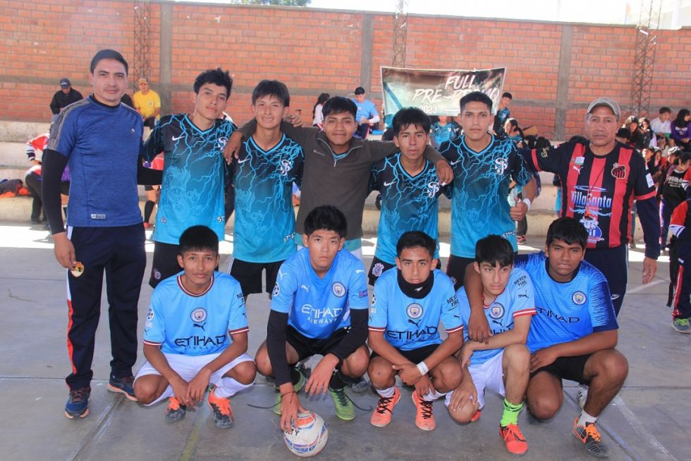 Equipos en la final del campeonato interno de futsal