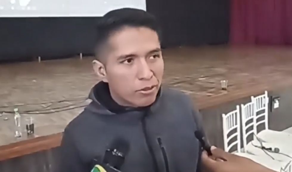 Andrónico define su apoyo a Evo Morales