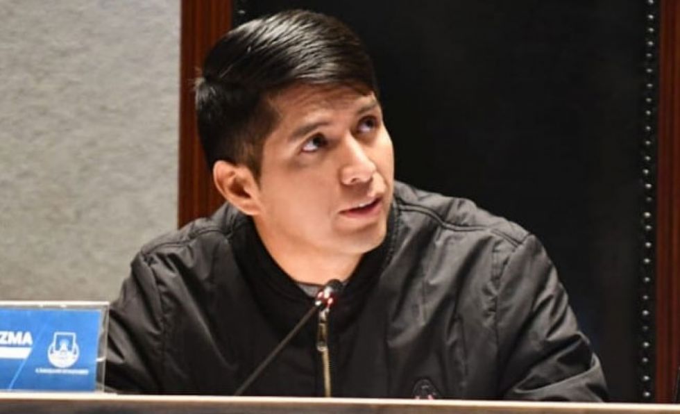 Andrónico niega que aumento salarial de senadores sea ‘extraordinario’ y afirma su posición es reducir sus sueldos
