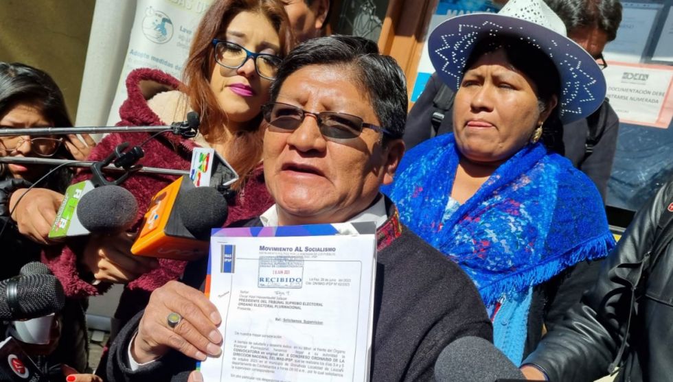 MAS presenta al TSE convocatoria para congreso y dice que Evo puede ser reelegido como dirigente