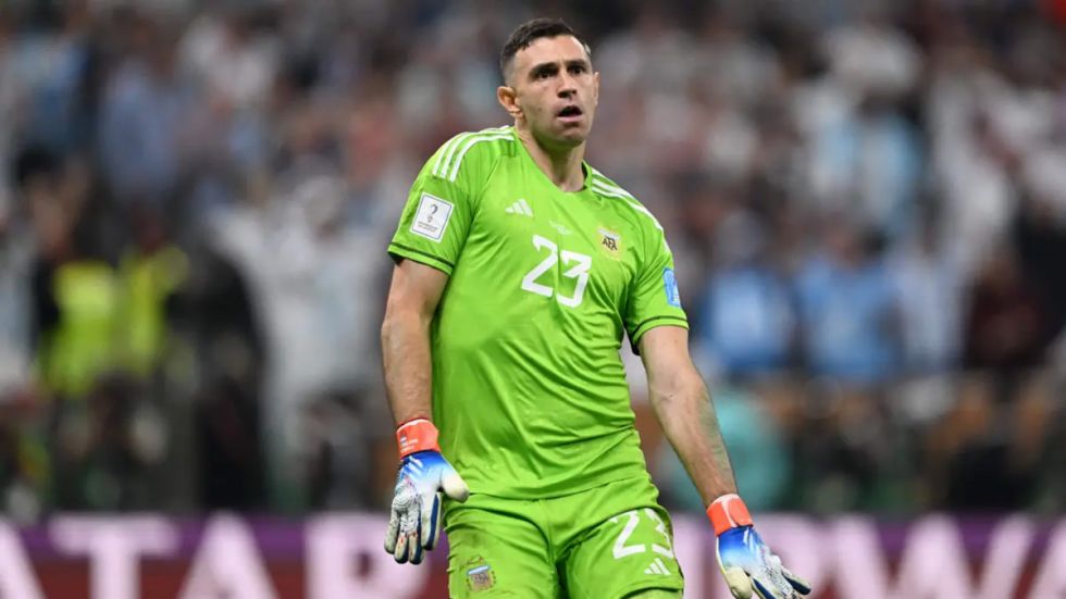Nueva regla en el fútbol: La norma “Anti Dibu”, ¿en qué consiste?