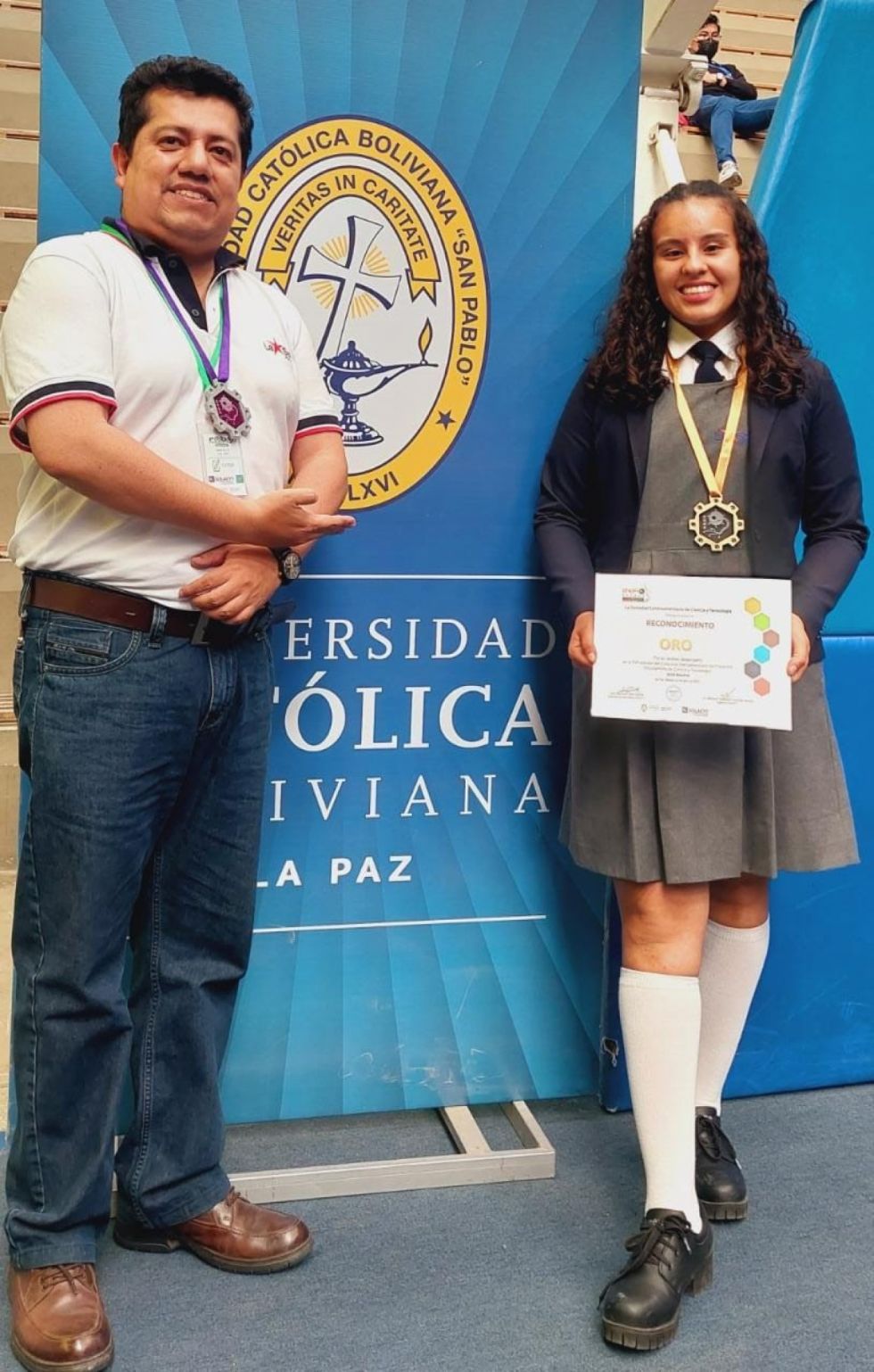 Estudiante tarijeña gana medalla de plata en competencia internacional de tecnología en México