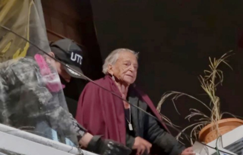 En medio de incidentes, Amparo Carvajal anuncia que se quedará en la terraza de la APDHB