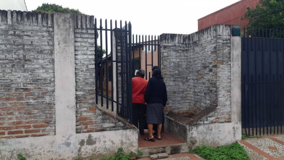 Investigan presunto feminicidio de joven tarijeña en Santa Cruz
