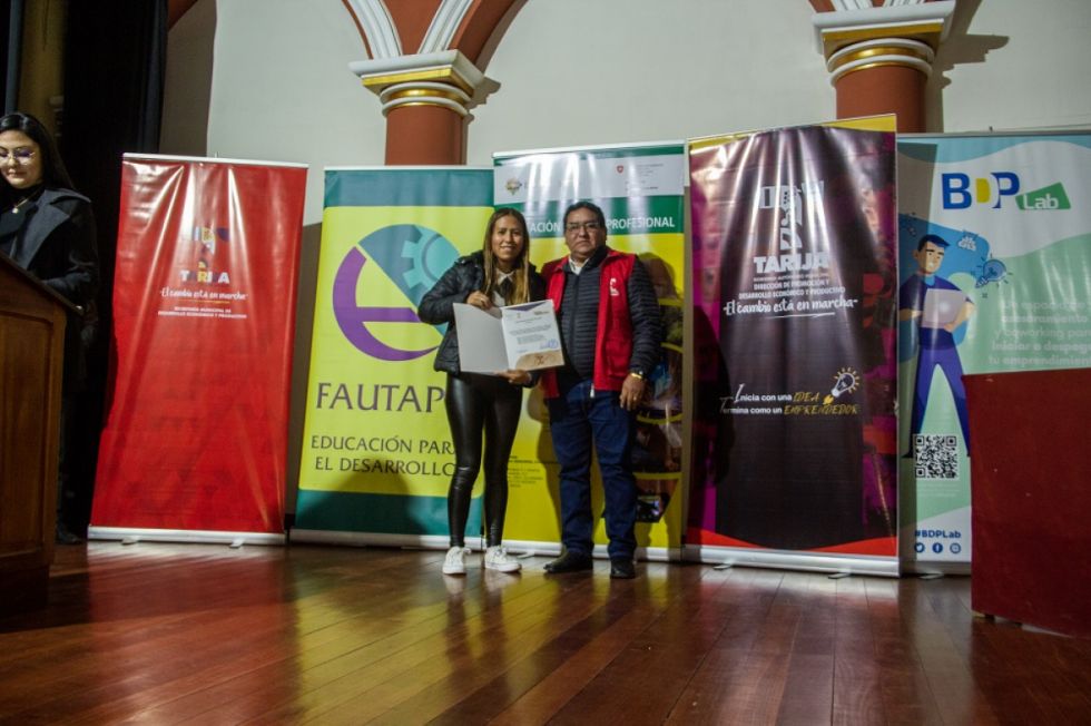 Curso para emprendedores certificó a 346 personas en Tarija