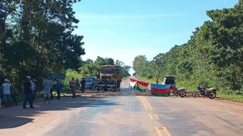 Autos robados y la minería ilegal complican al Gobierno
