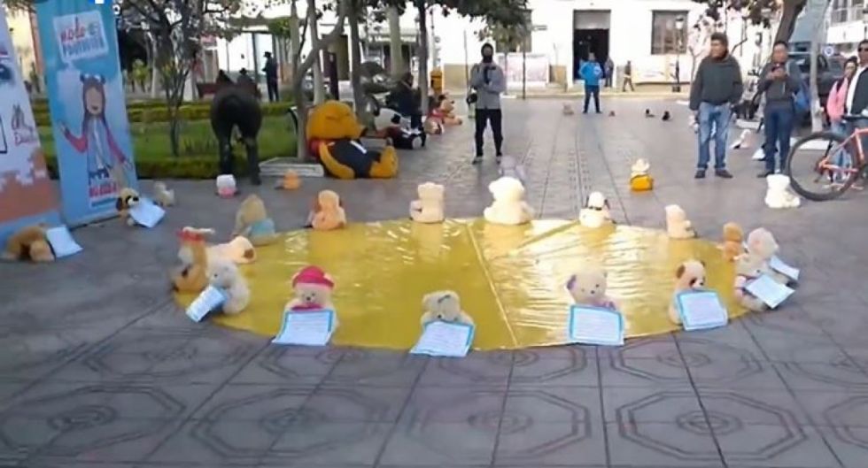 Peluches en la plaza Luis de Fuentes