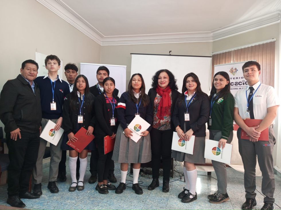 Cuatro colegios se unen al programa "Defensores Estudiantiles" en Tarija