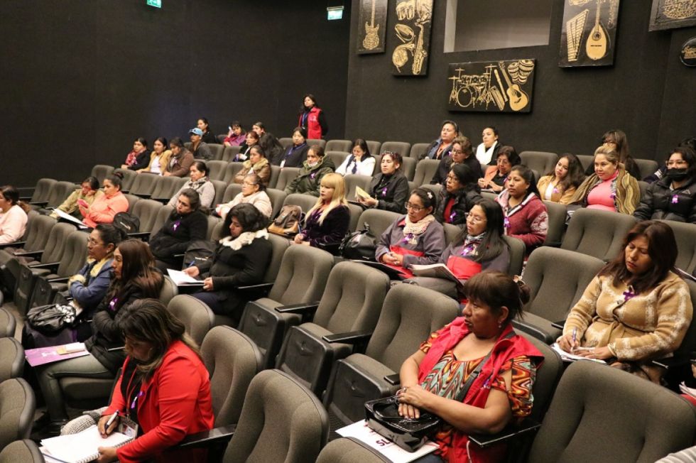 Cumbre apunta a promover la libertad económica de la mujer