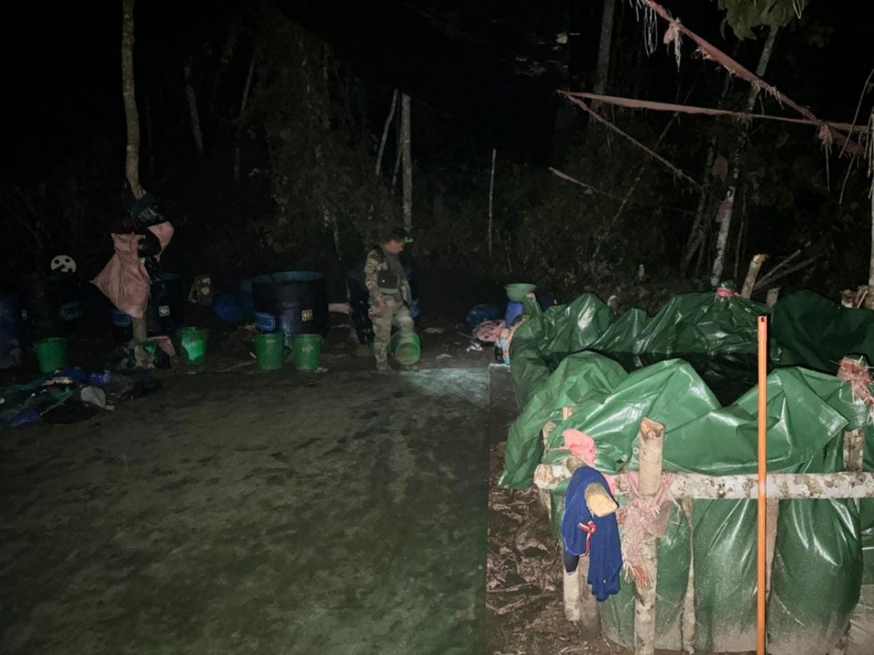 Destruyen siete fábricas móviles de cocaína y aprehende a seis personas en Cochabamba