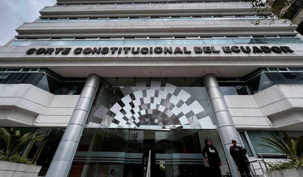 Ecuador: suspenden decreto favorable a empresas mineras