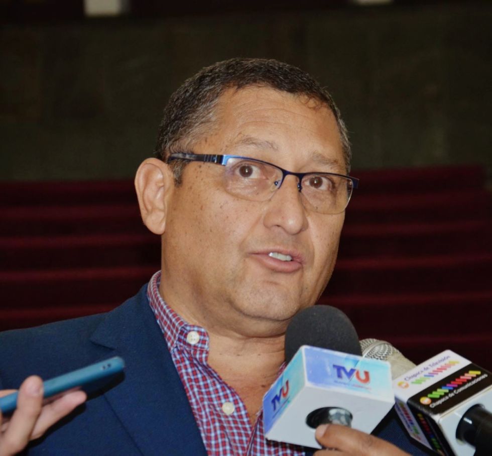 Gobernación de Tarija y EBC analizarán deuda por obras deportivas