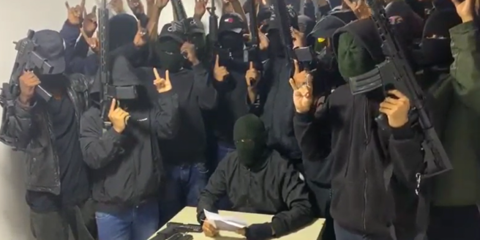 Encapuchados se atribuyen el asesinato de Villavicencio y lanzan amenaza a otro candidato de Ecuador