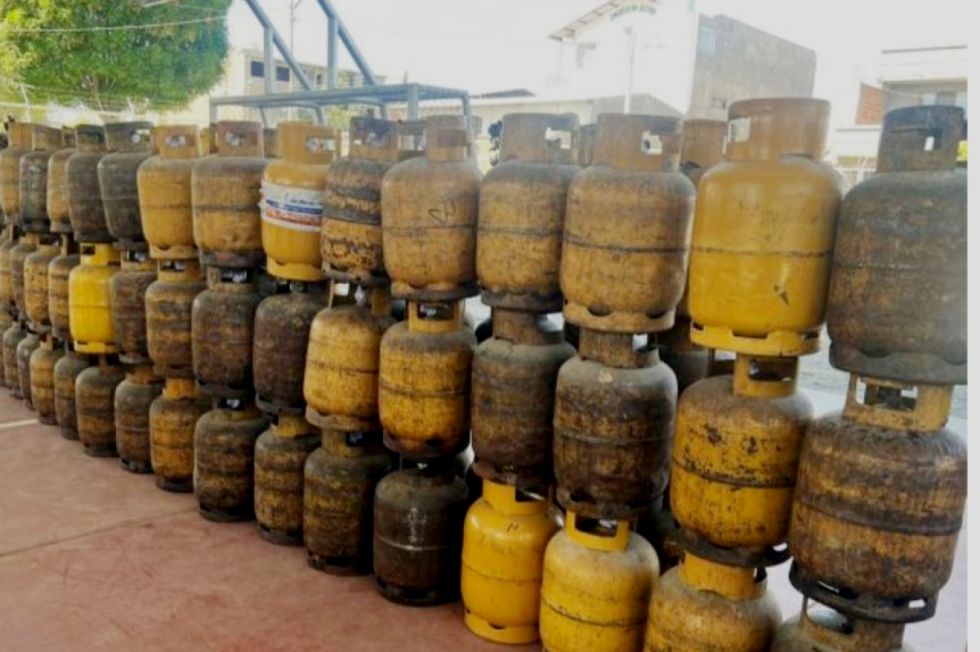 ANH decomisa 200 garrafas de gas en 11 tiendas en Quillacollo y anuncia procesos penales a los dueños