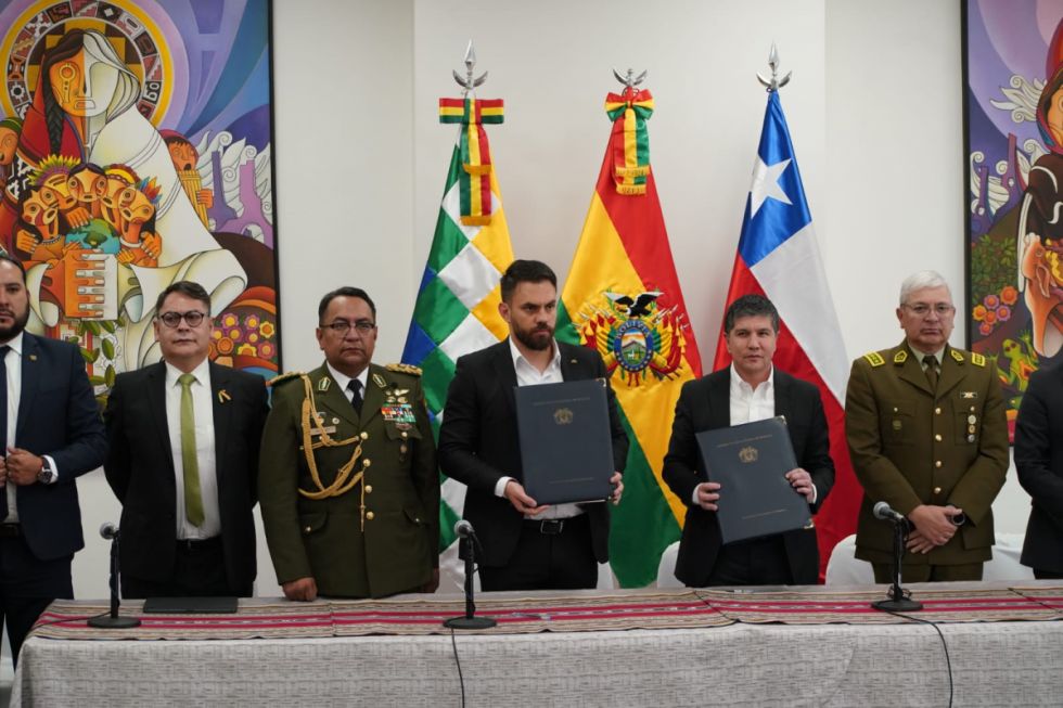 Bolivia y Chile acuerdan lucha contra robo de autos
