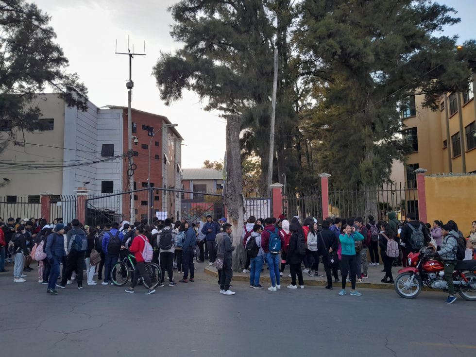 Estudiantes cierran el campus de la UAJMS para exigir "elecciones justas"