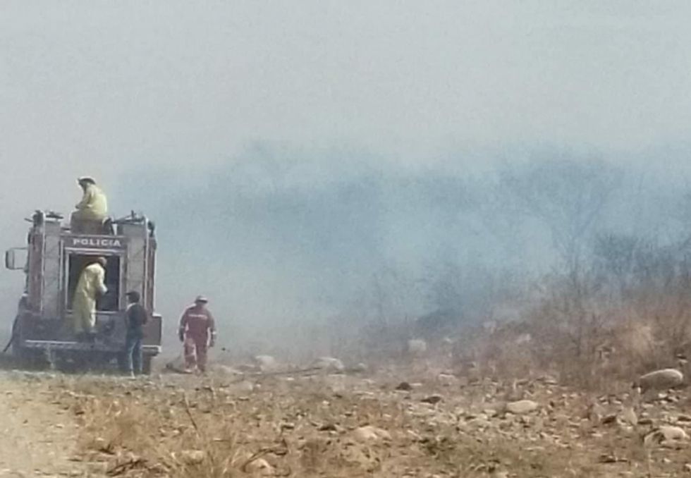 Bomberos mitigan focos de calor