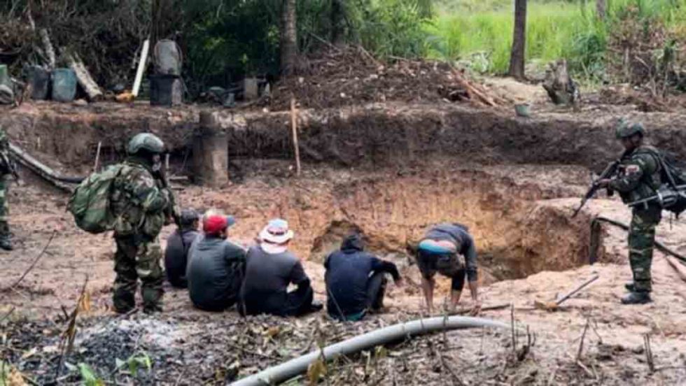 Expulsan de la Amazonía a 10 mil mineros ilegales