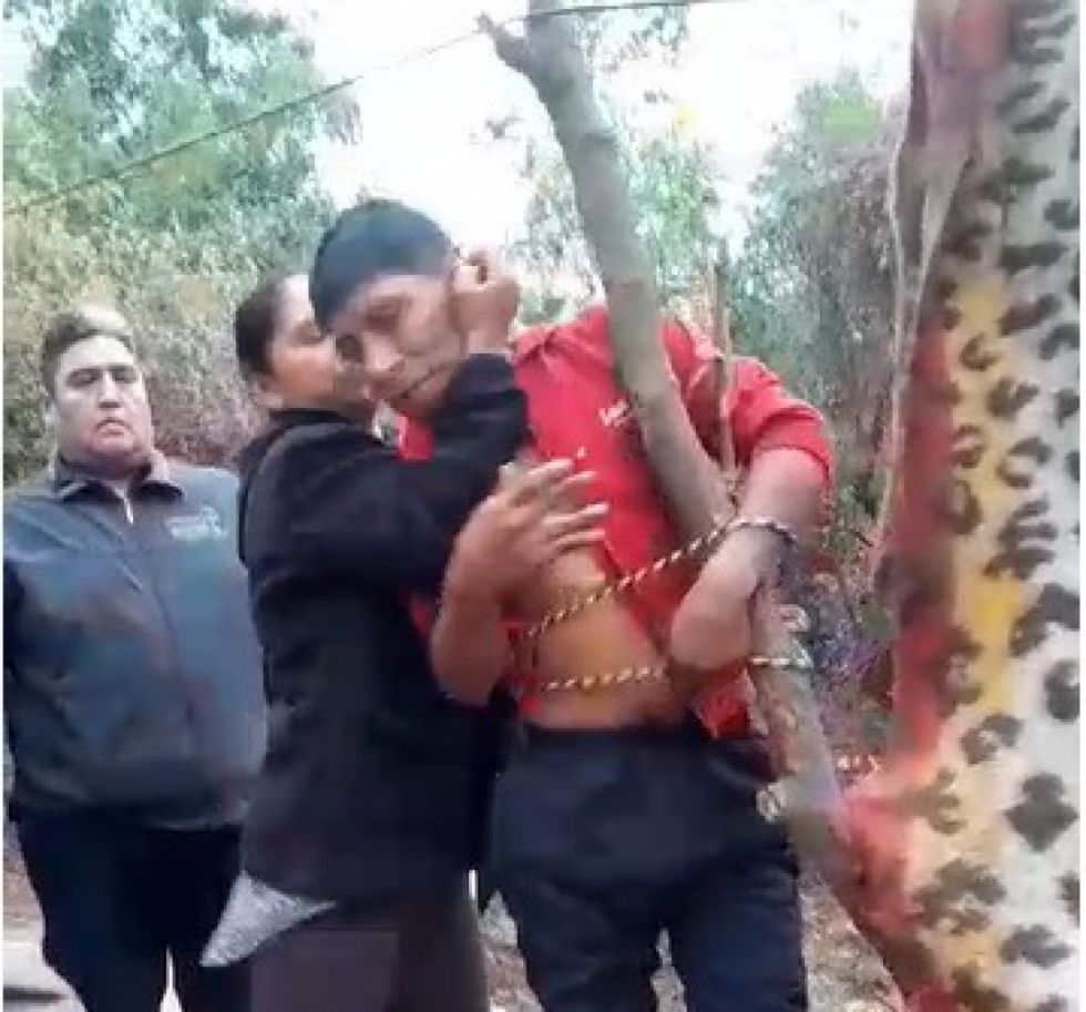 Joven fue atrapado por los vecinos