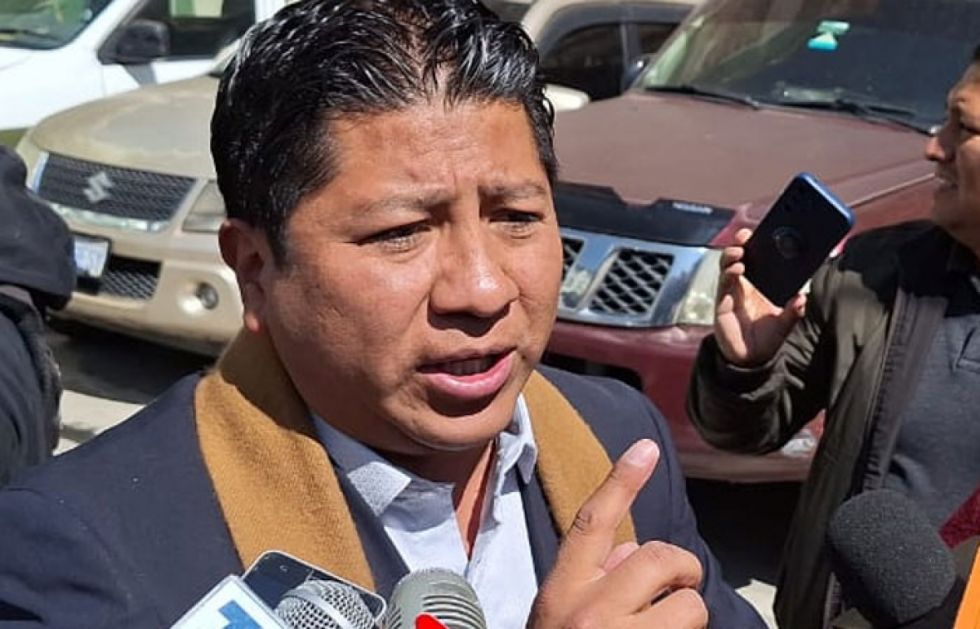 Juez dicta detención domiciliaria para el asambleísta Chui, sindicado de montar un caso contra Santos Quispe